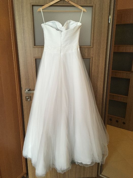Śnieżnobiała suknia ślubna PRINCESSKA z welonem