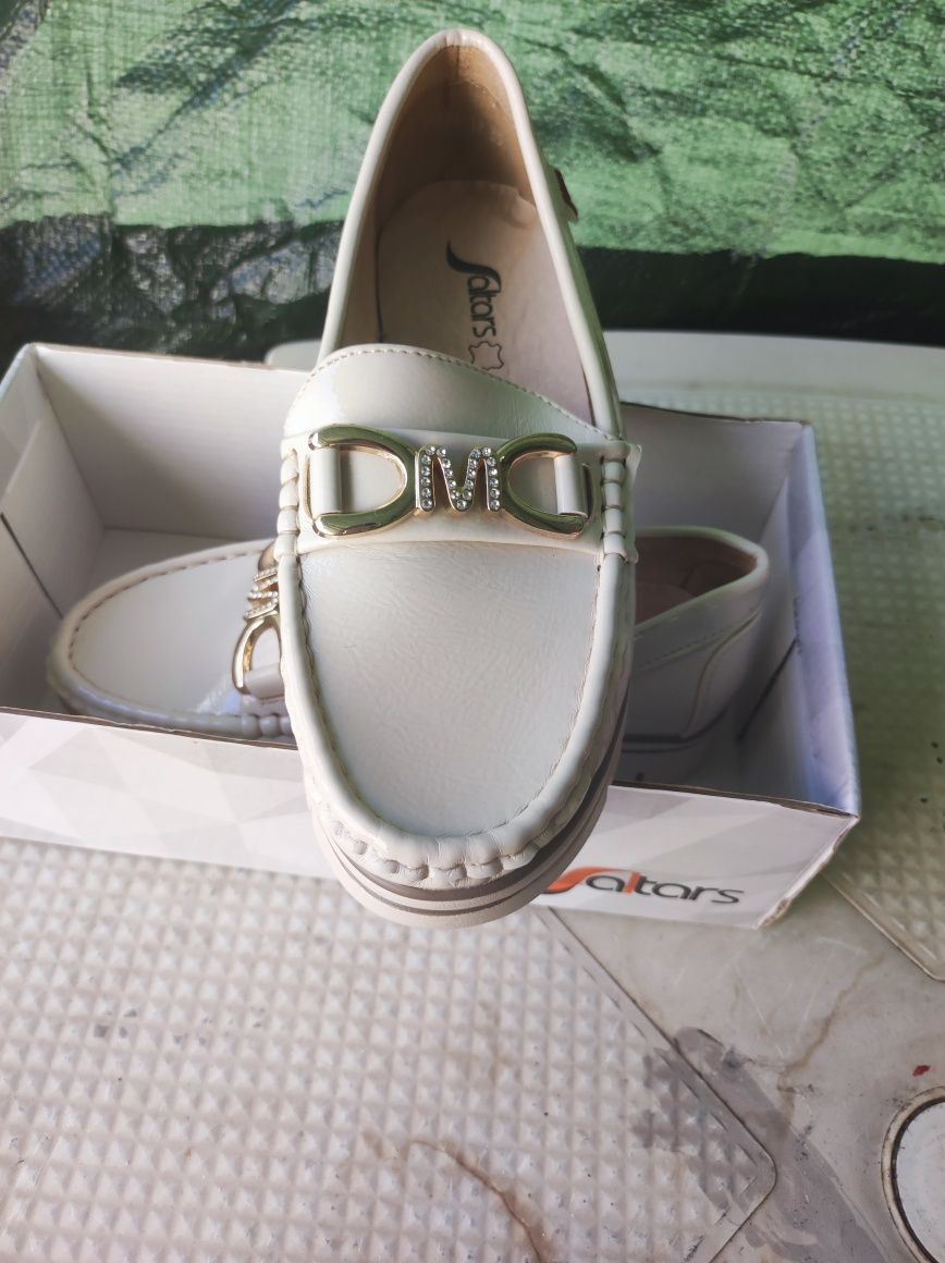 Sapatos! Nunca foram usados
