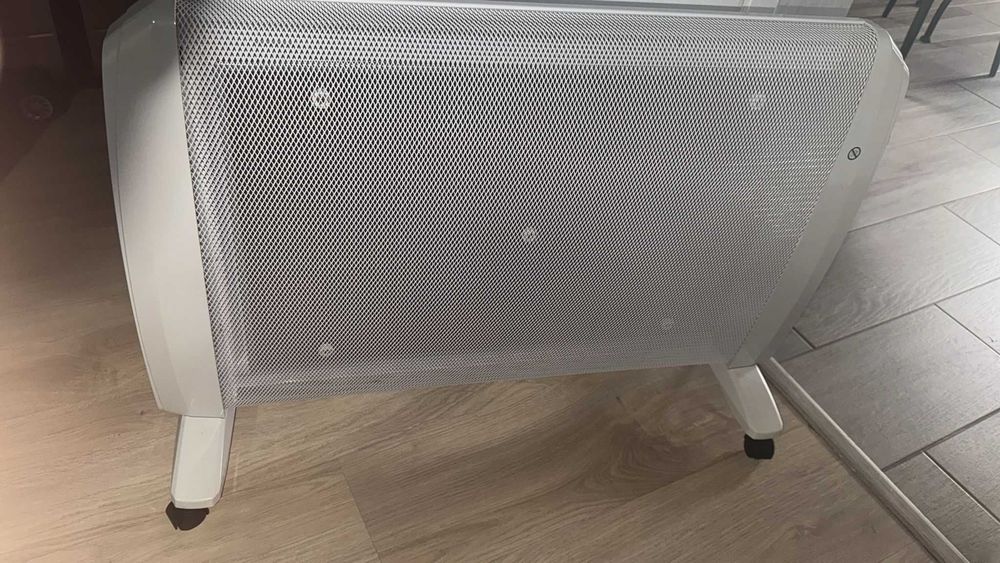 Aquecedor elétrico novo com garantia.