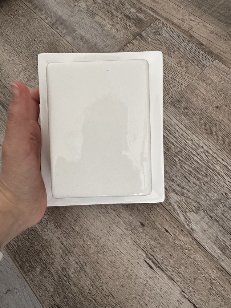 Porcelanowa biała maslenica