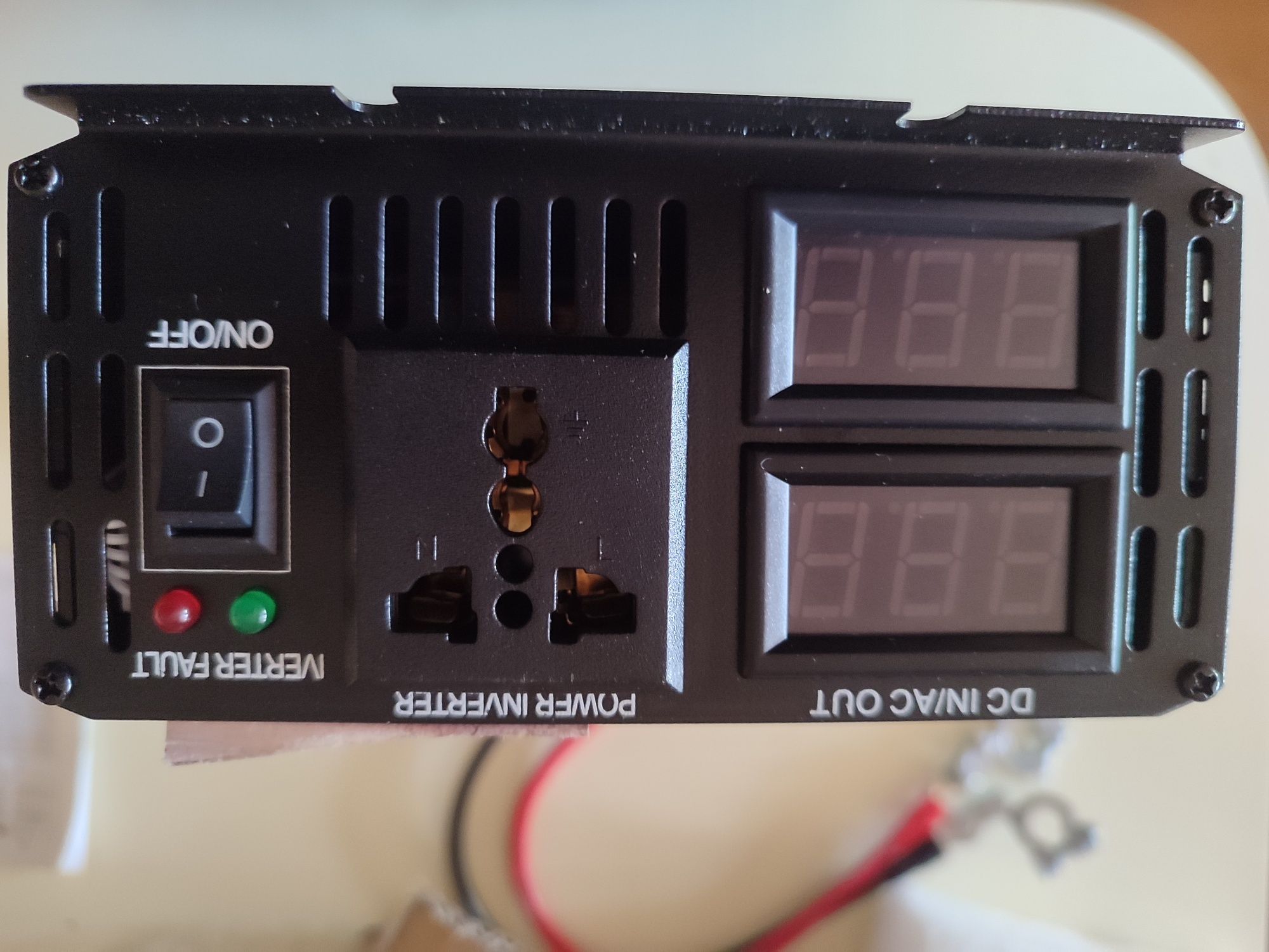 Інвертор 12/220в 4000W.