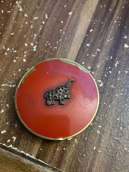 Stara puderniczka z lusterkiem