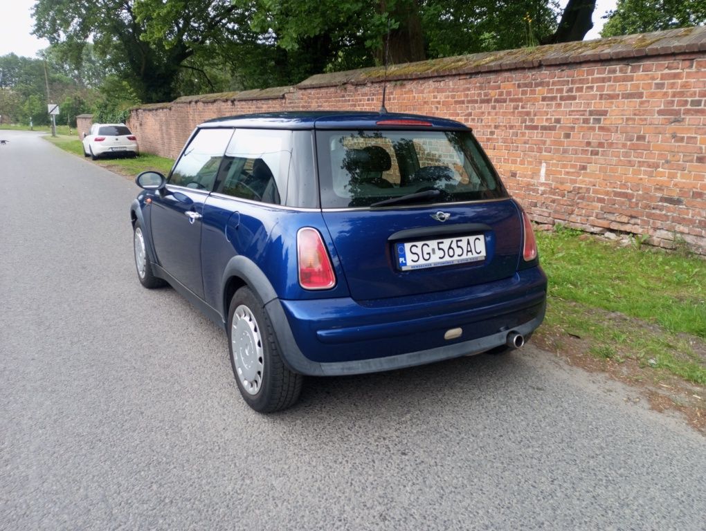 Mini Cooper 1.6 benzyna.