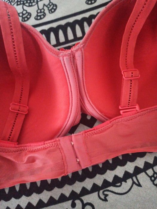 Жіночий бюстгальтер