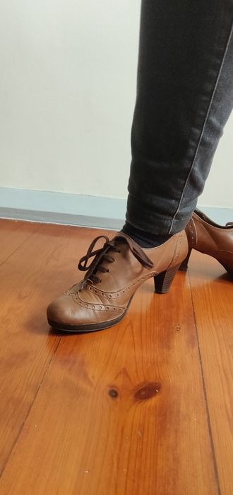 Sapatos de Salto de Alto (pele castanha)