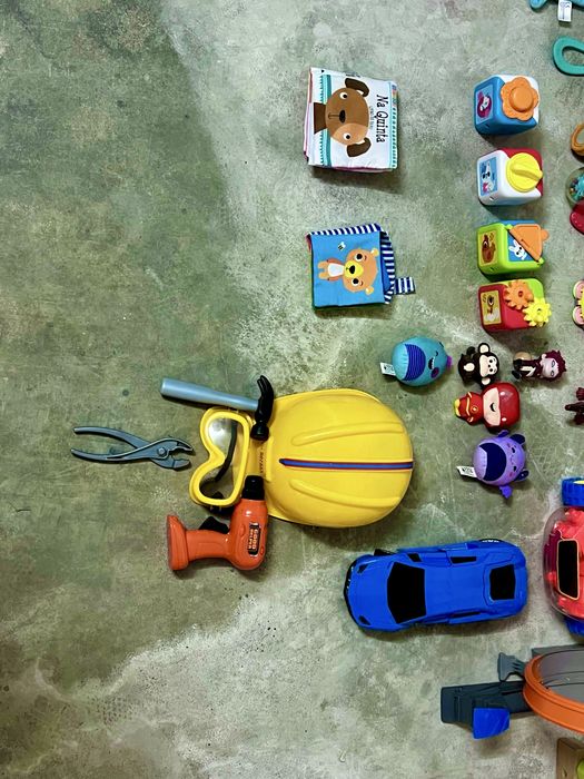 Brinquedos para bebé e criança