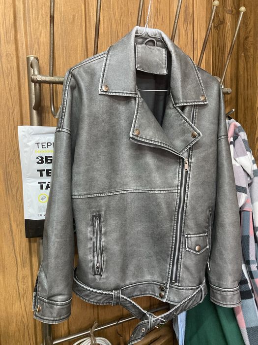 Шкіряна сіра косуха стильна куртка