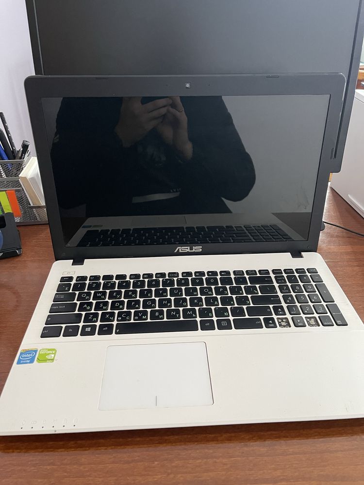 Ноутбук ASUS X552C / Intel / SSD / Без батареї