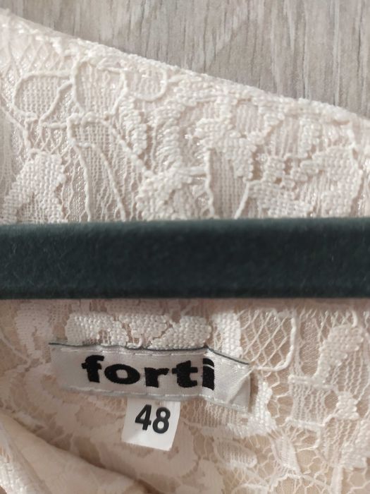 Koronkowa sukienka 48