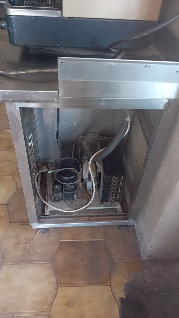 Vendo bancada de frio,com gavetas..