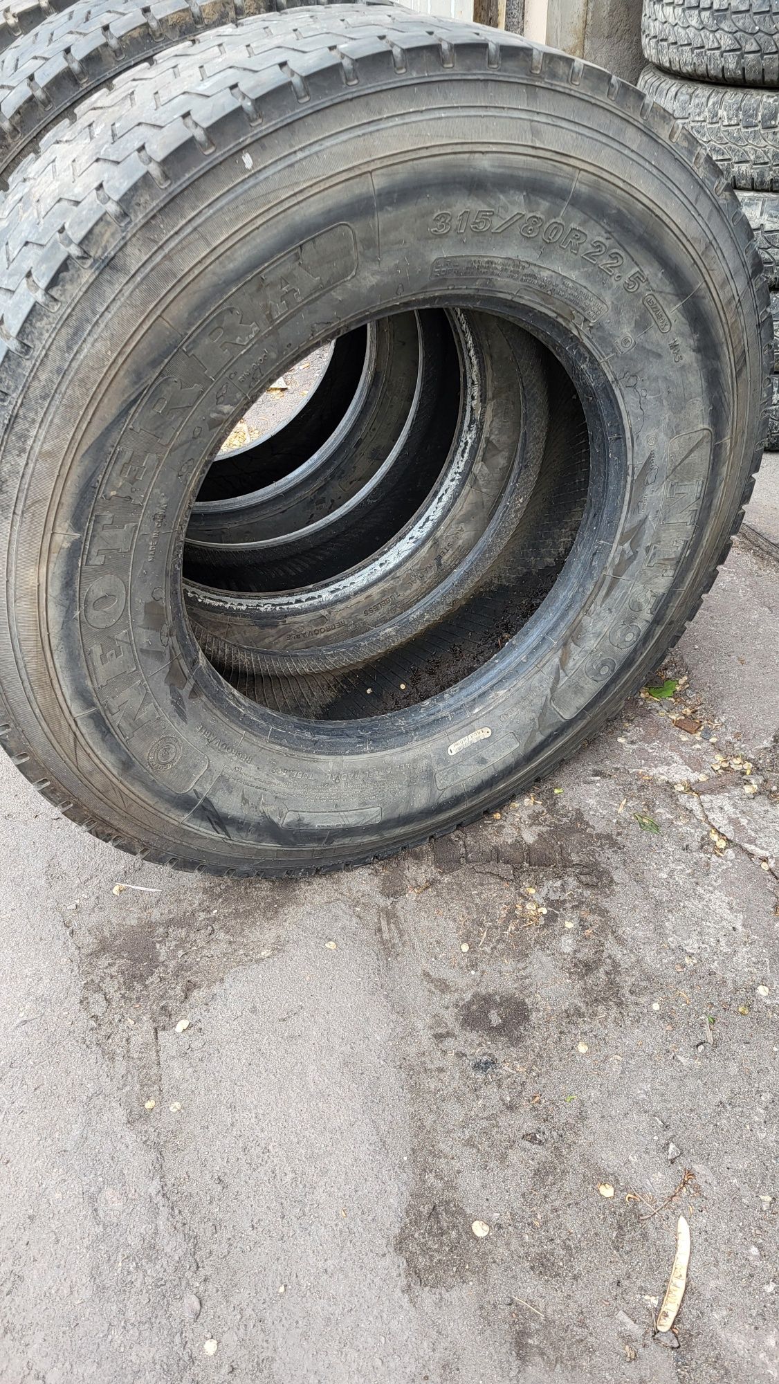 Продам шины б/у 315/80R 22. 5