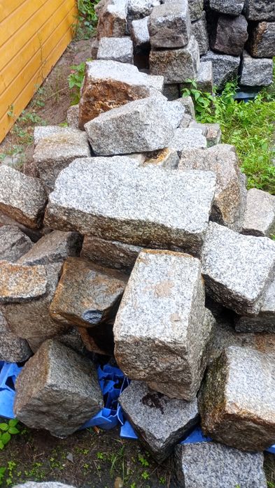 Kamienie granitowe i polne