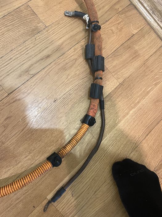 Високовольтний провід компресора vw jetta hybrid