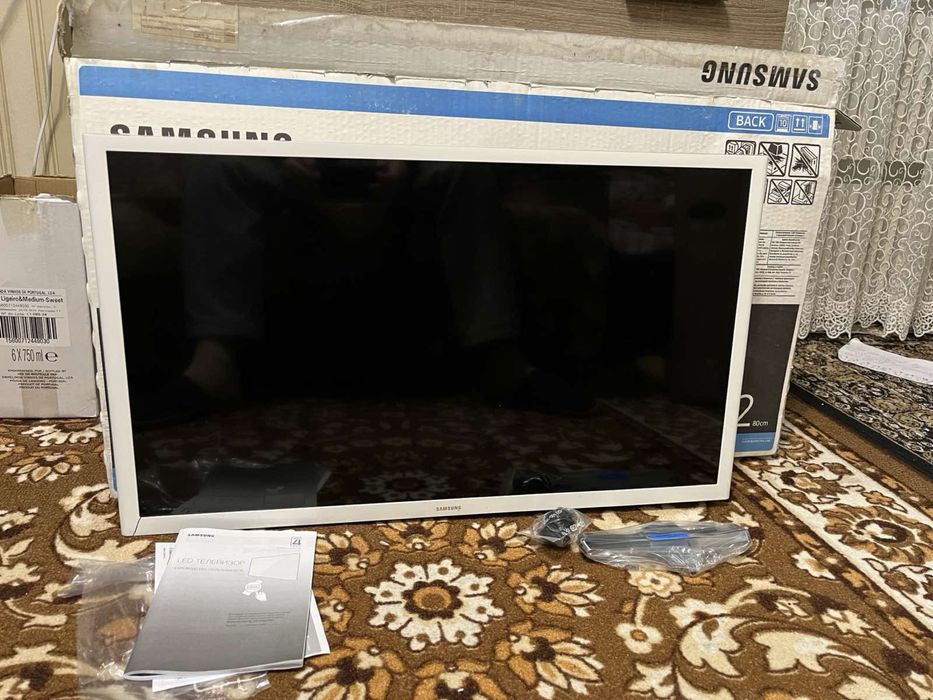 Телевізор Samsung Smart 32