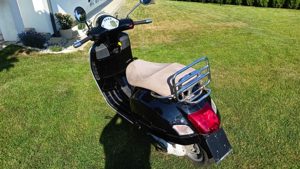 Piaggio Vespa GTs 250