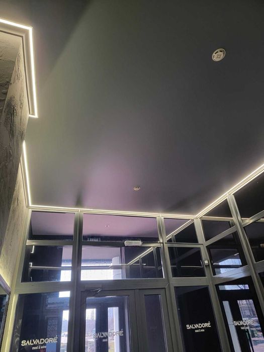 Світлові натяжні стелі можна використовувати для різного інтер'єру