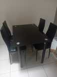 Mesa com 4 cadeiras