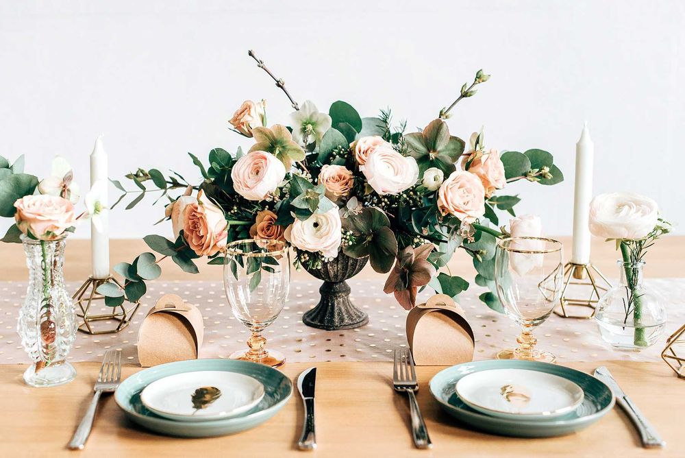 Organza z nadrukiem ze wzorem "KROPKI" 36cm/9m BIAŁA ZE ZŁOTYM