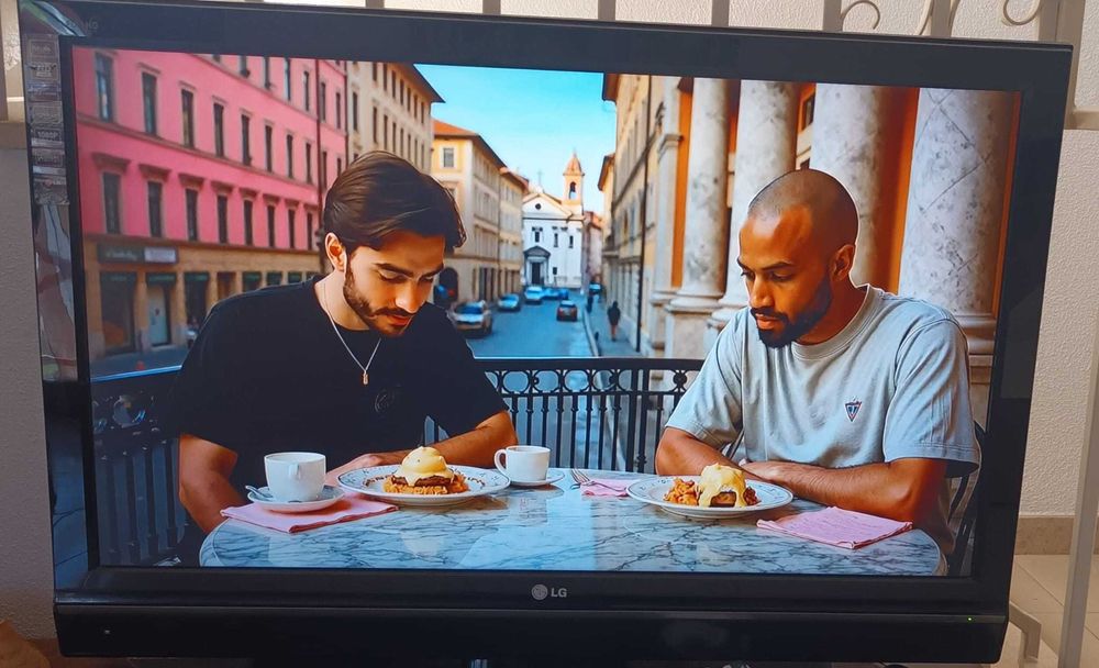 Televisão LG toda preta