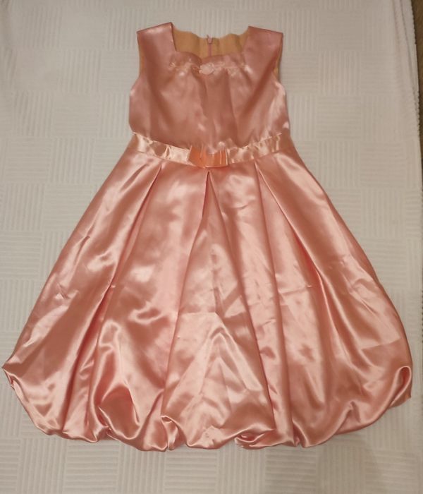 Нарядное платье на девочку (новое), рост 116