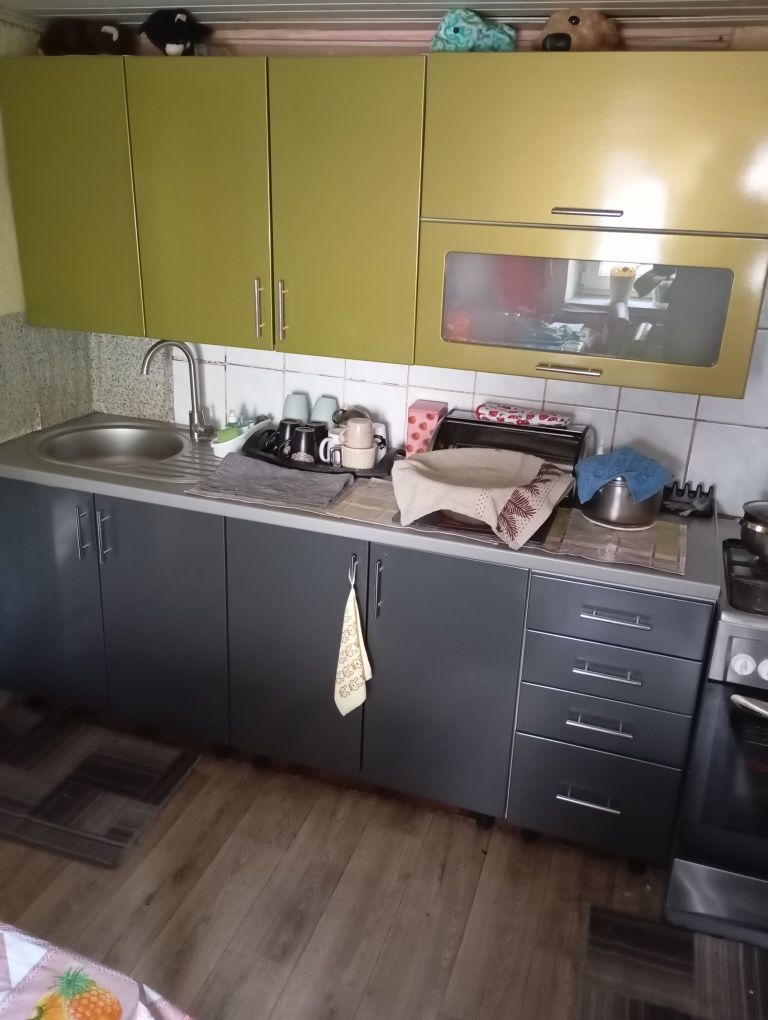 Продаю стіл стула і кухню