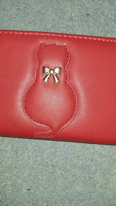 Portfel czerwony na zamek.