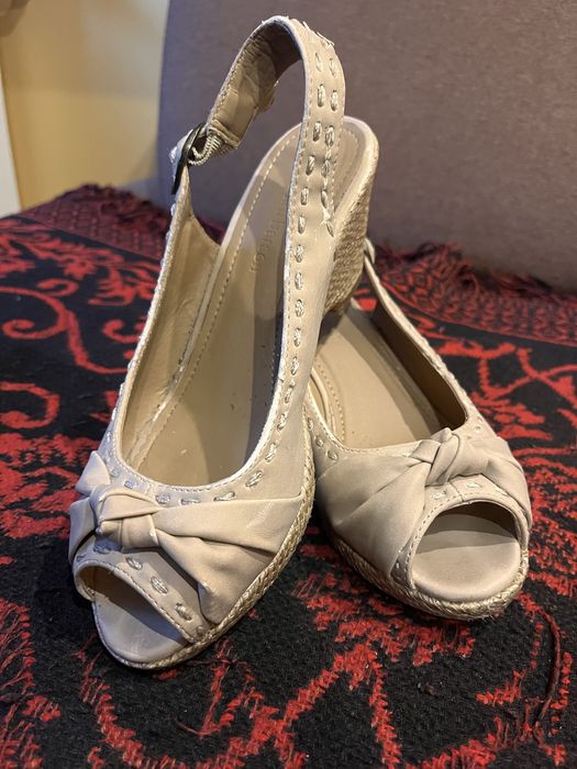 Buty na koturnie Clara Barson