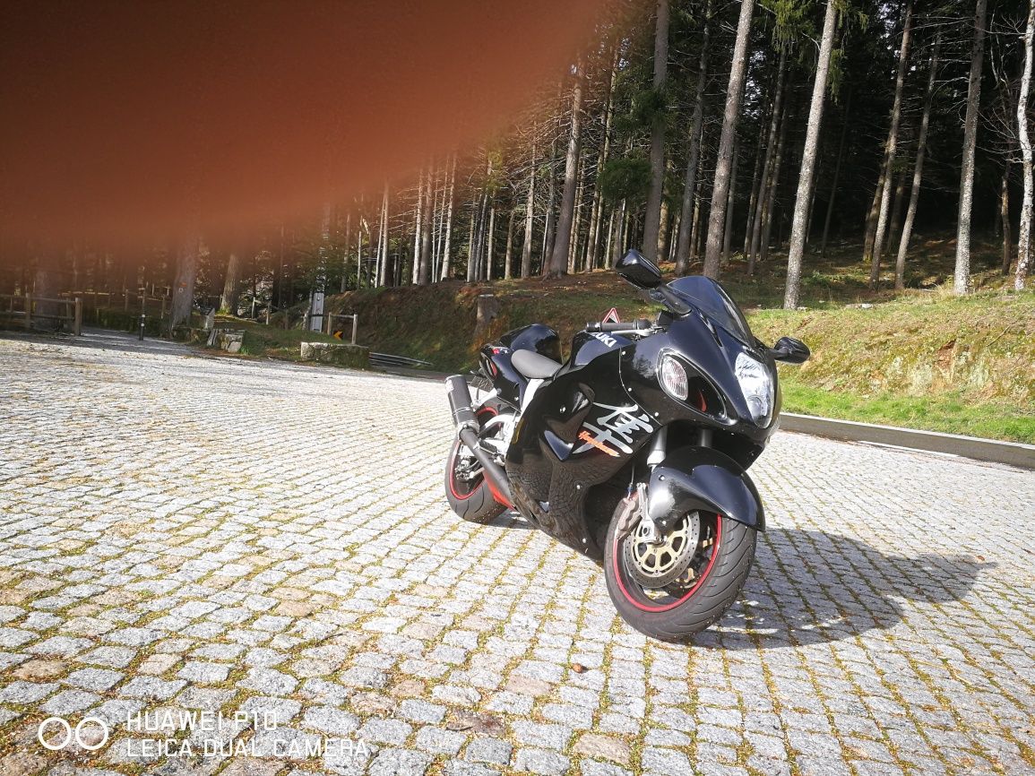Suzuki Hayabusa 99 para peças ou completa com dois motores danificados