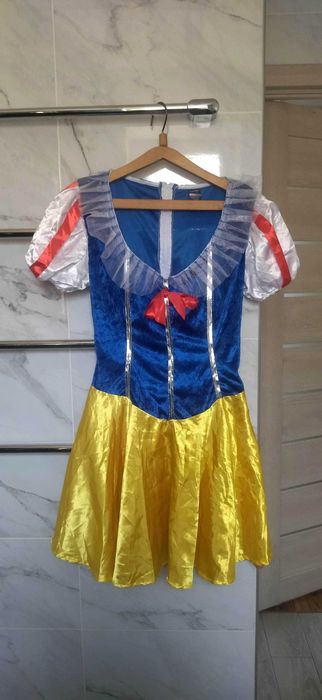 Жіночий карнавальний костюм Білосніжки