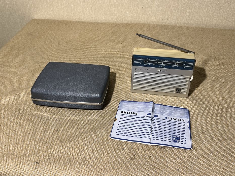 Редкий коллекционный радиоприемник 60-х PHILIPS L1W22T