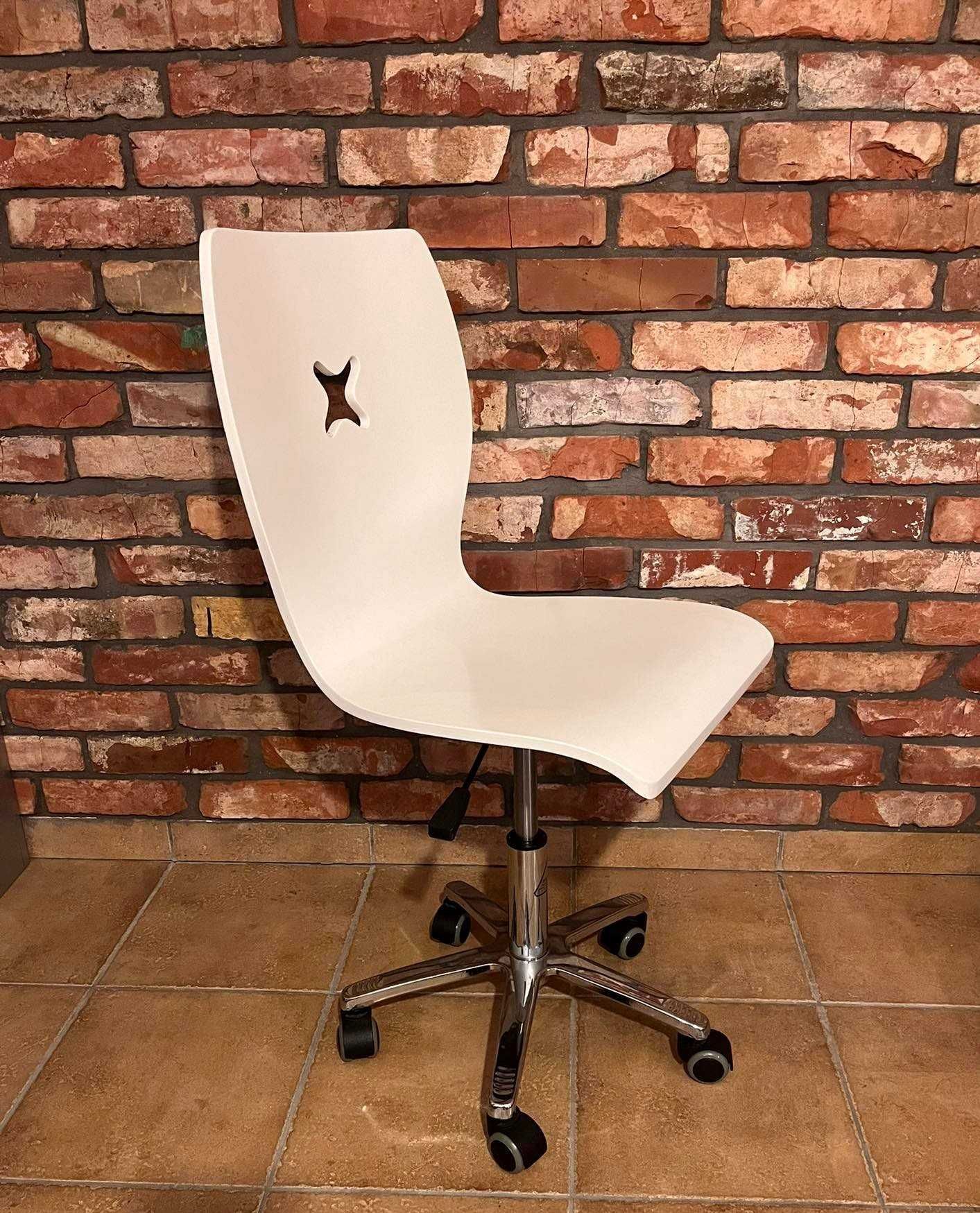 Krzesło obrotowe białe na kółkach super design!