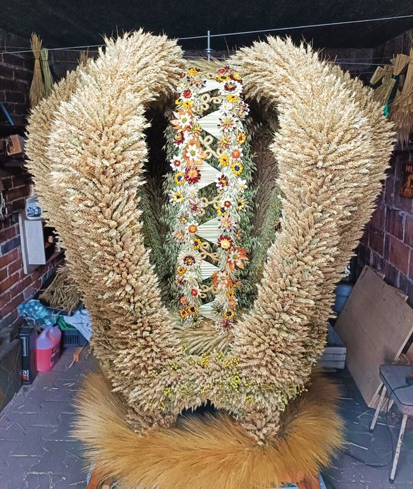 Wieniec dożynkowy, korona dożynkowa