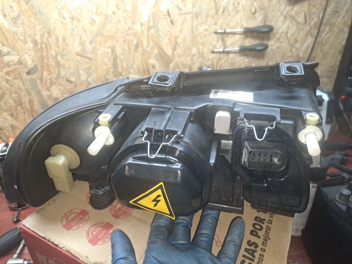 Farol Audi A4 1999 a 2000 B5 Xenon Valeo