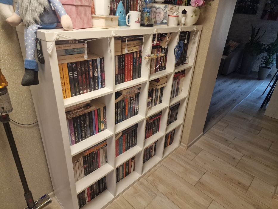 Sprzedam regał na książki