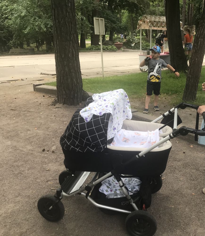 Продам коляску для двойни Mountain Buggy