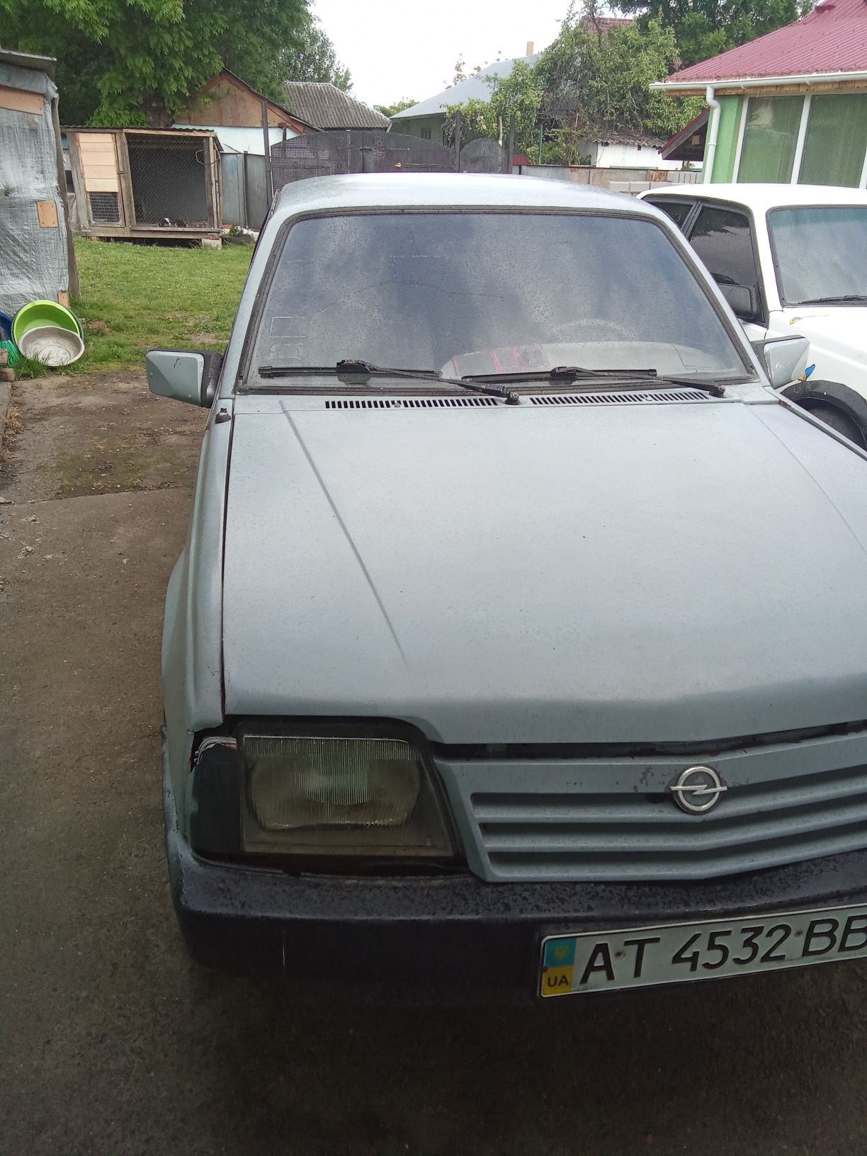 Продам або обміняю Опель Аскона білу і сіру разам