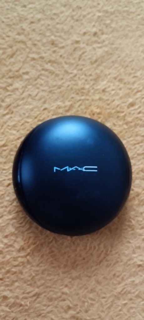 MAC Mineralize A03 пудра с мерцающим эффектом