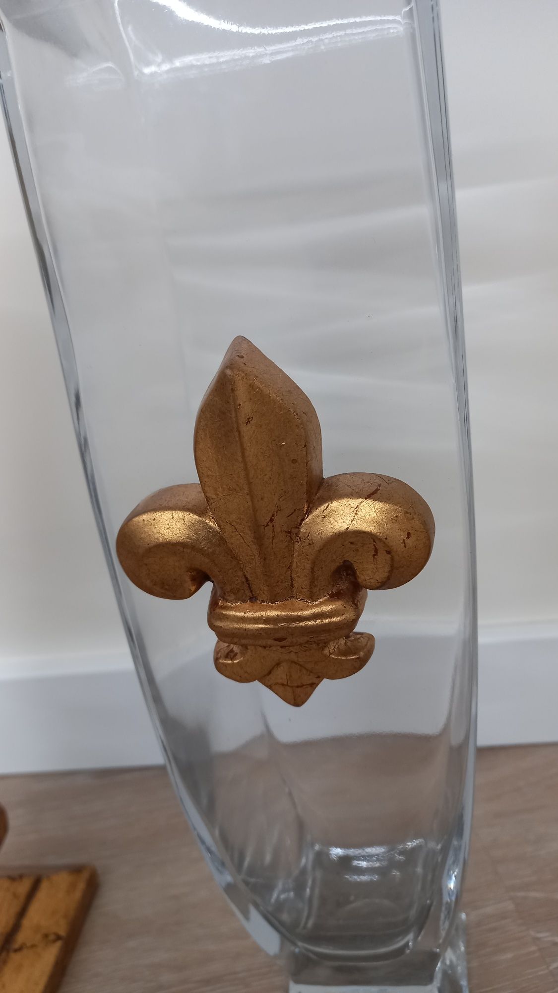Jarra cristal com candelabros em talha e folha de ouro