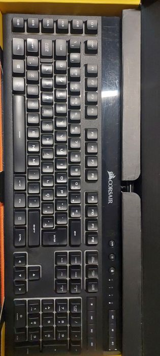 Teclado Corsair K55 PT layout