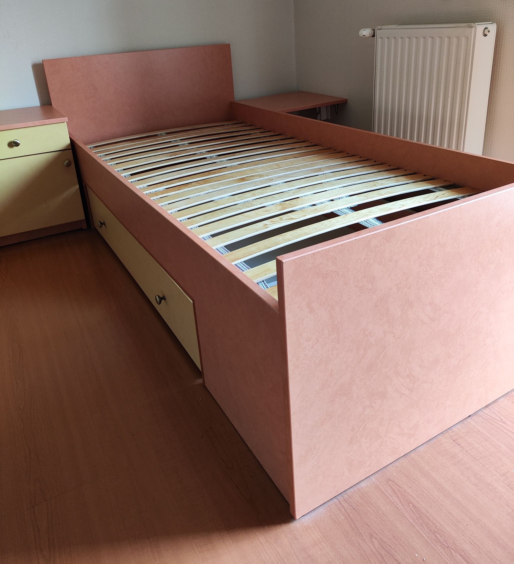 Łóżko 90x200 ze stelażem oraz szufladą na kółkach