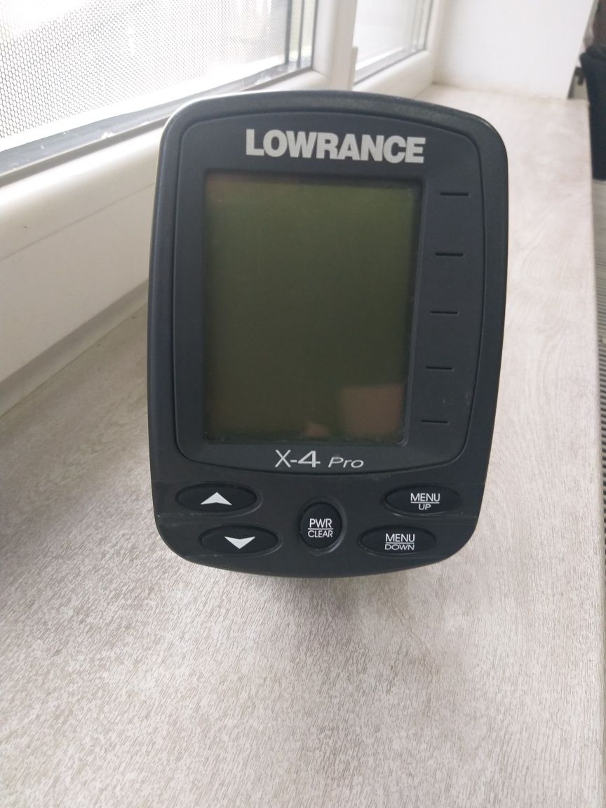 Ехолот Lowrance 4X pro