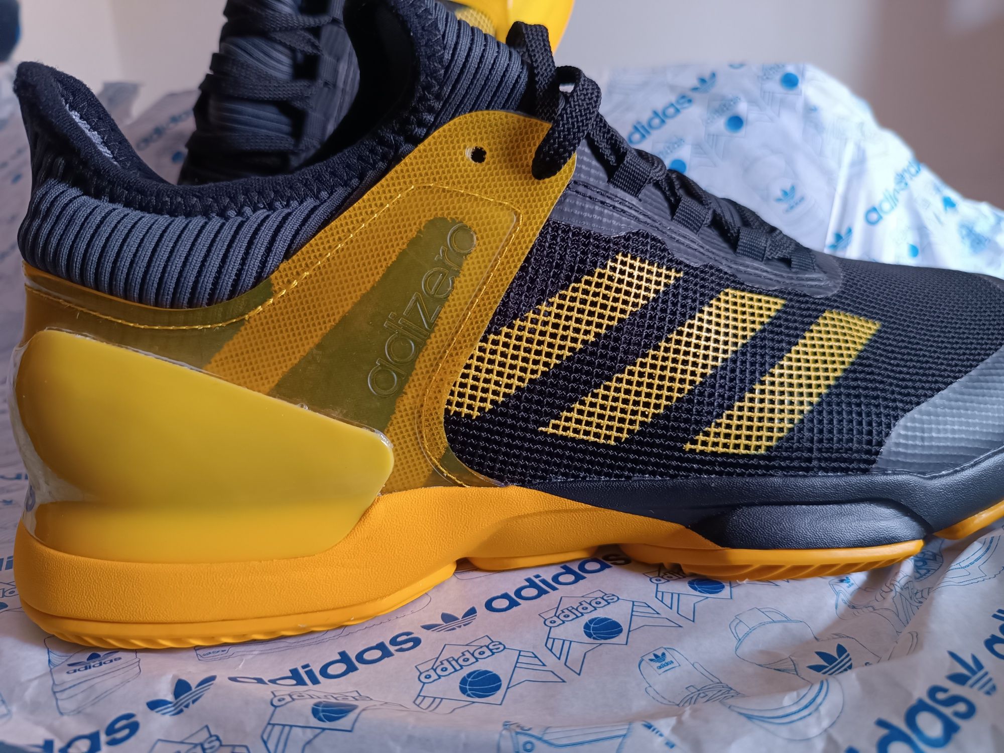 Tênis adidas 44.3