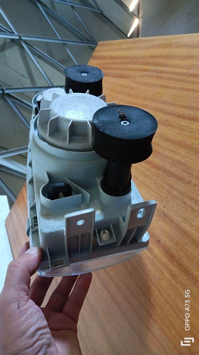 Farol Hyundai h100 ótica DEPO 1996 Esq