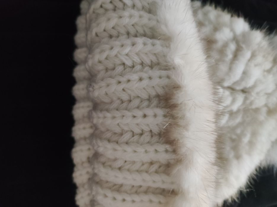 Piękna czapka z futerka królika