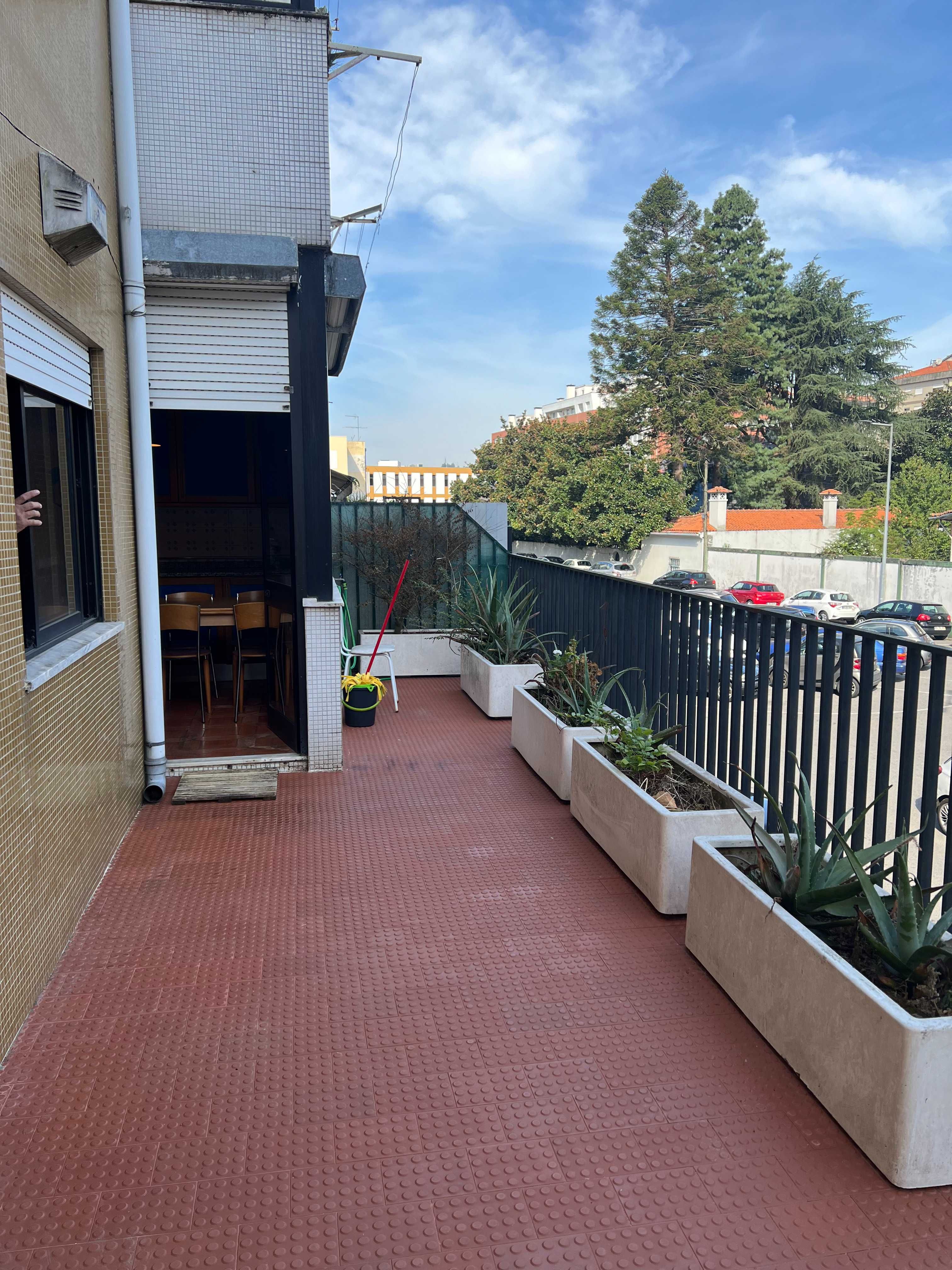 Aluga-se Quarto a Menina estudante Águeda, junto à ESTGA