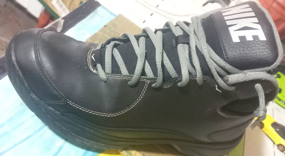 Кросівки,черевики 39 розмір