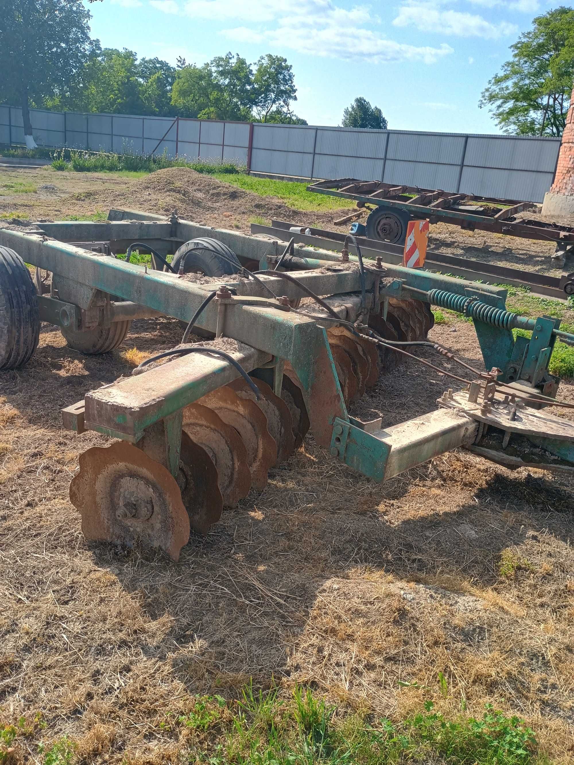 К-700 і дискова борона