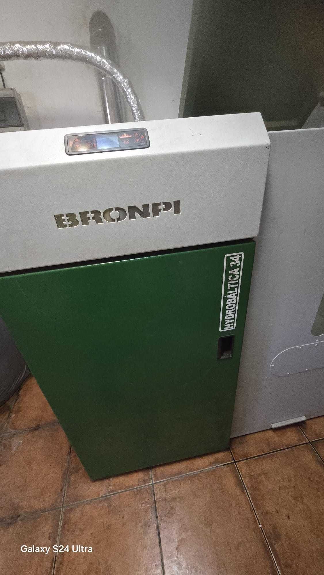 Máquina a pellets Bronpi para aquecimento central.