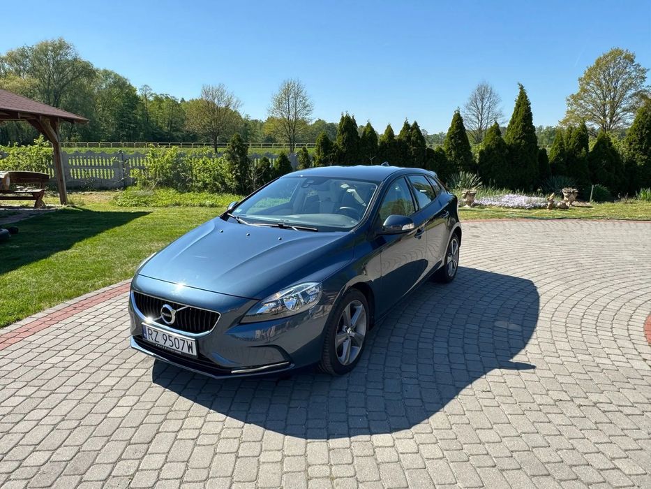 Volvo V40 VOLVO V40 T3Kinetic StanSalonowyBEZKOLIZYJNY152KM38000kmSkóra+Materiał