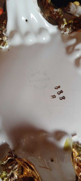 Terrina (com falhas) e galheteiro Estatuária